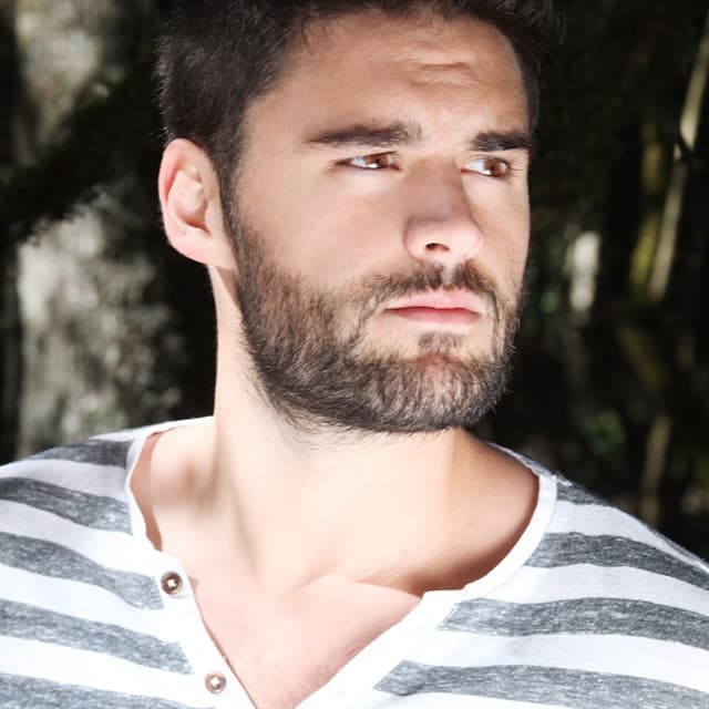 "No está consciente, pero dicen que nunca dejan de escuchar y con eso es con lo que uno está ahí, hablándole", explicó el artista.