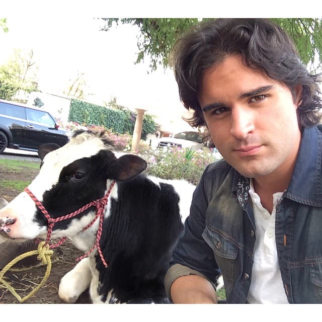 "El primer día nos dijeron que quizá ya no iba a seguir adelante pero mi papá es un guerrero", afirmó el actor de "Amores con Trampa".