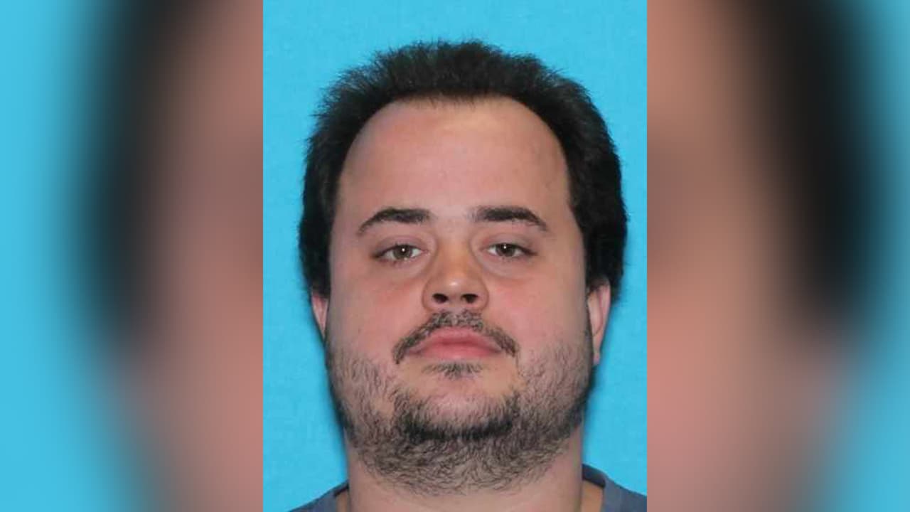 Héctor Jesús Jiménez, es señalado de abuso sexual continua contra un menor.