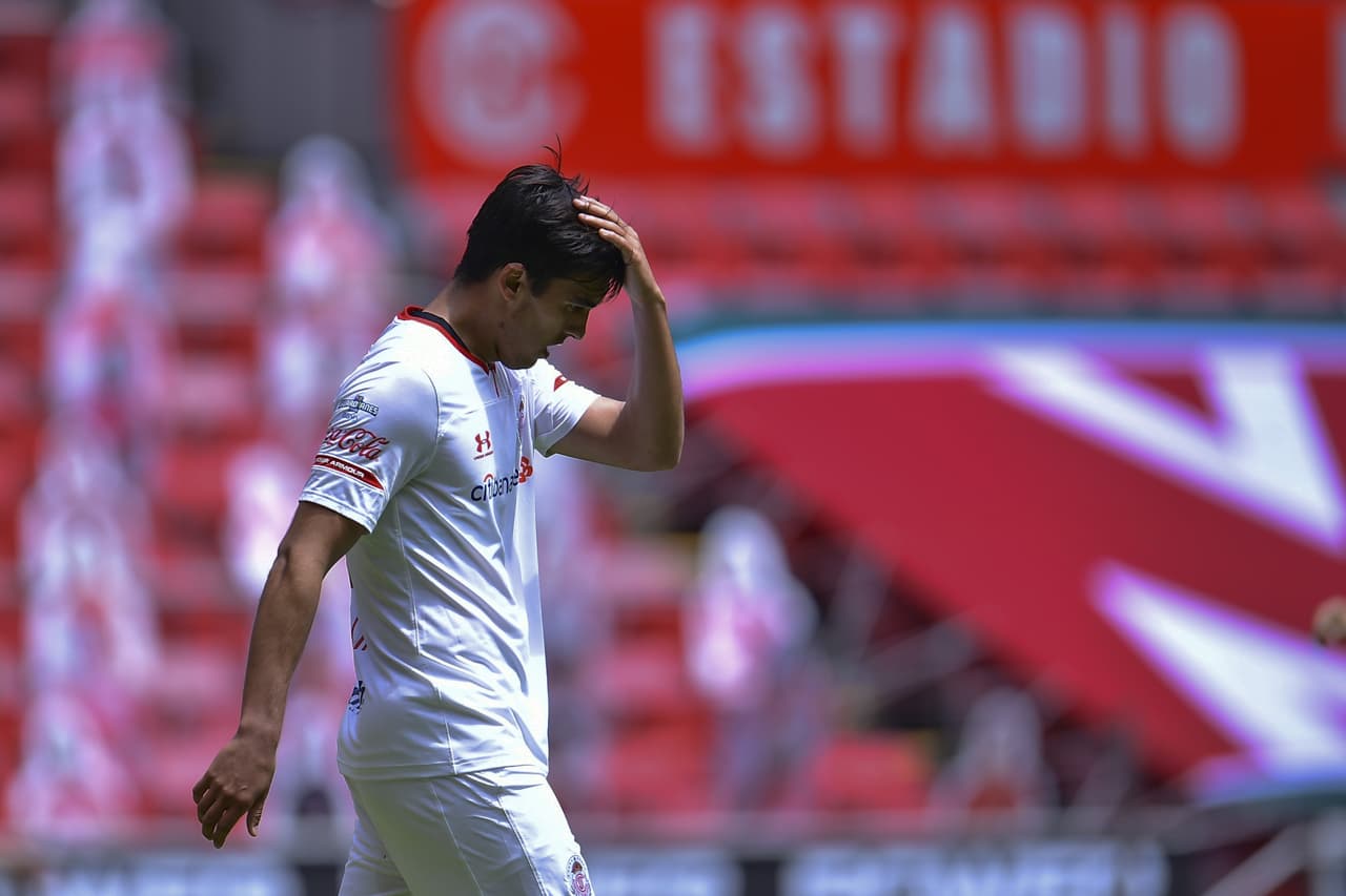 Gael Sandoval y Octavio Rivero se encargaron de darle la victoria a su equipo en el infierno; los de casa anotaron un tanto al minuto 92. Santos vence a Toluca en la Jornada 11 del Torneo Guard1anes de la Liga MX.