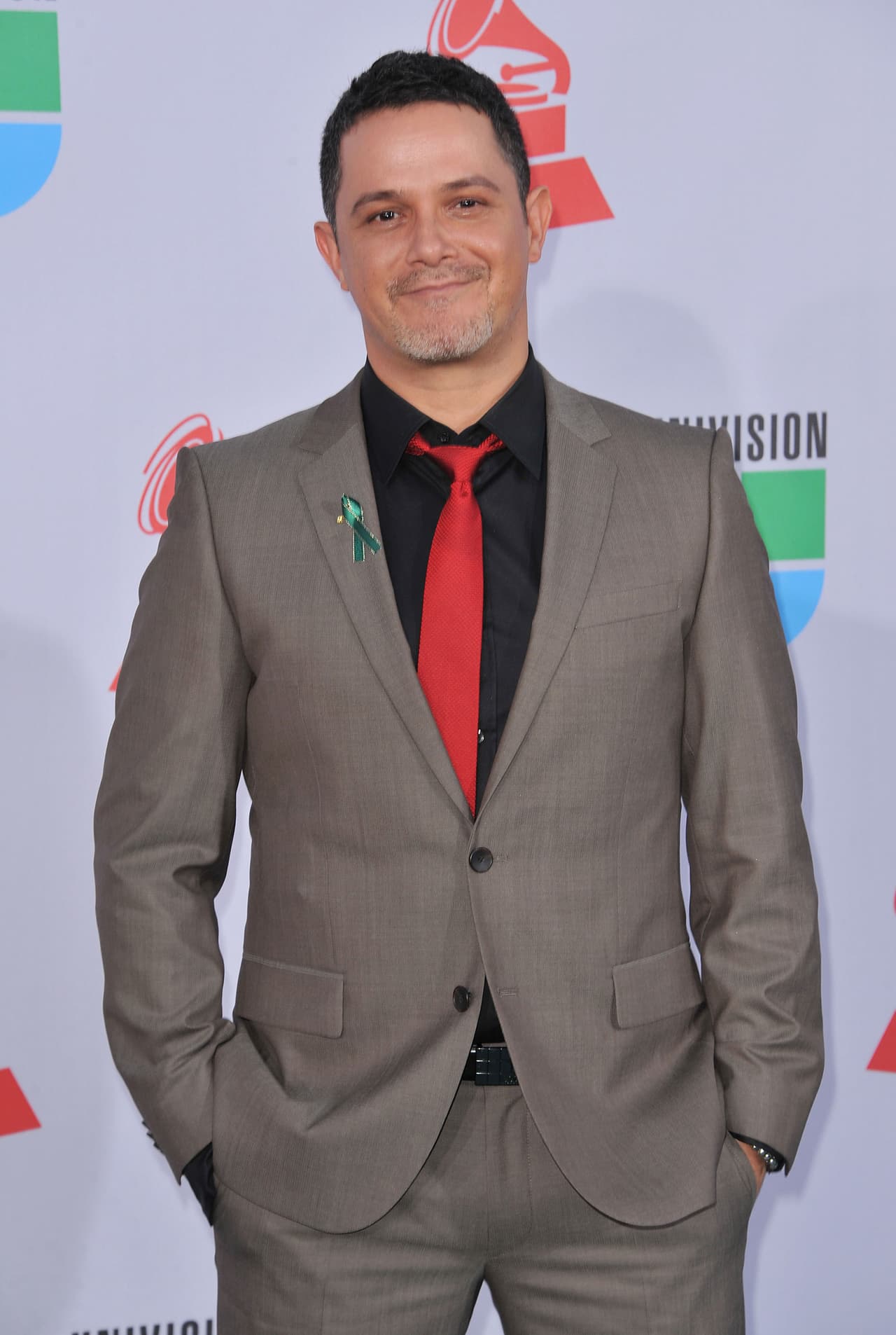 Al día de hoy, el video de este primer sencillo ya acumuló más de 10 millones de reproducciones en YouTube.