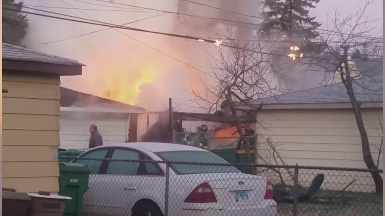 Un incendio registrado en una vivienda del suburbio de Berwyn alertó a vecinos que aún dormían