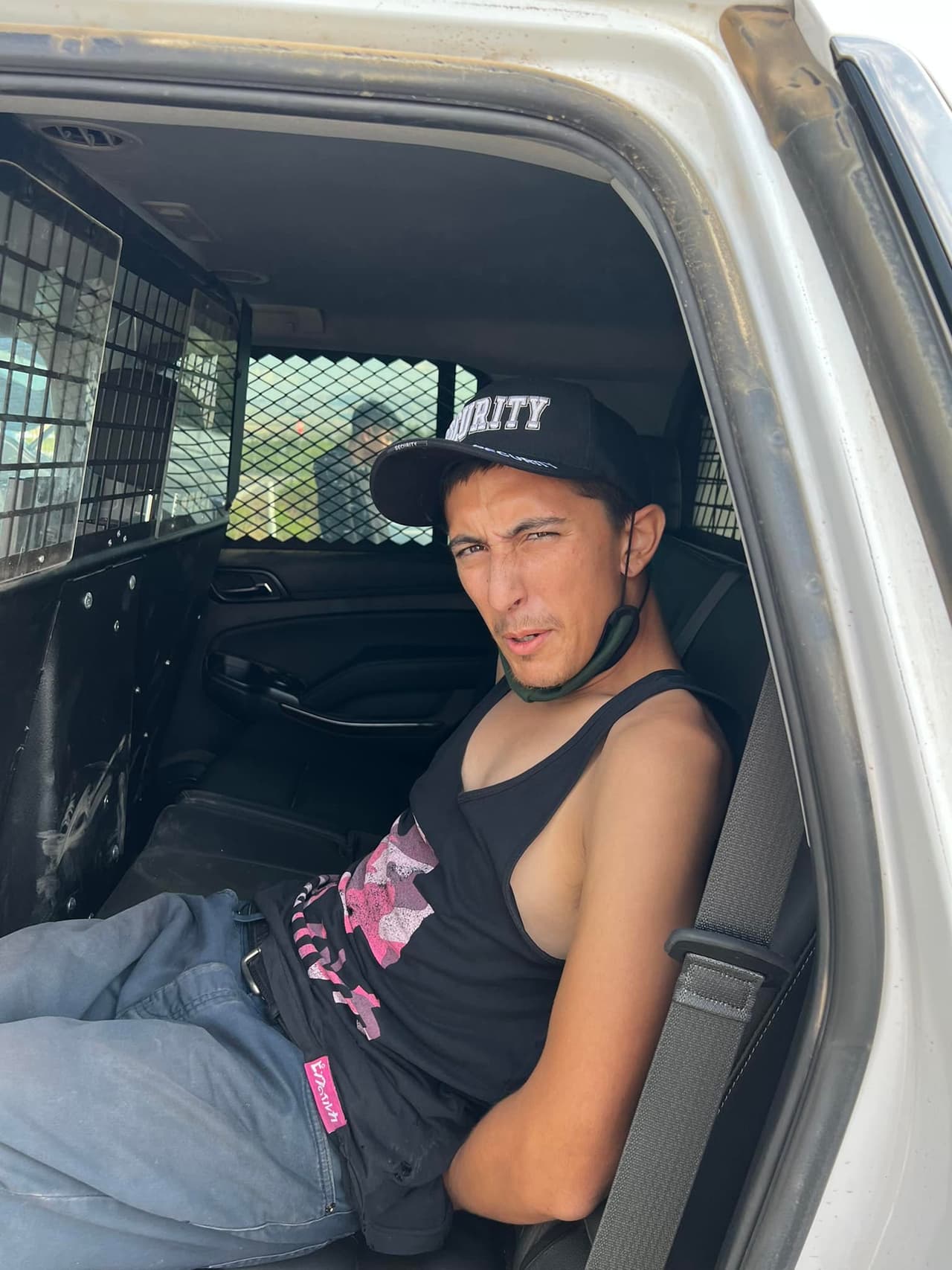 Este hombre y su compañero transportaban a los inmigrantes.