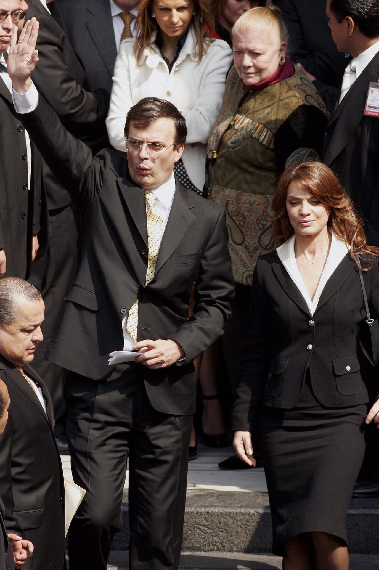 La actriz de telenovelas Mariagna Pratts y ex Jefe de gobierno de la Ciudad de México estuvieron casados durante cuatro años, del 2006 al 2011. De acuerdo a una columna de Animal Político la pareja se conoció en el 2003, cuando ambos fueron invitados a un programa de radio para discutir el tema de la seguridad pública de la capital de México.