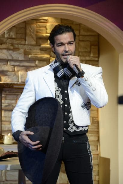 Pablo Montero le cantó a las mamitas