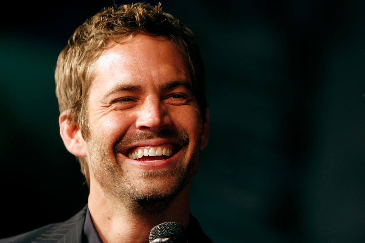Hace un par de semanas 
<b><a href="http://www.univision.com/entretenimiento/terribles-detalles-de-la-muerte-de-paul-walker-salen-a-la-luz">un reporte reveló detalles</a></b> sobre el accidente automovilístico en el que Paul Walker perdió la vida, junto a su colega Roger Rodas, a los 40 años. Desde su fallecimiento, en el año 2013, el actor ha sido recordado y homenajeado por sus fans, familia y colegas. Aquí, una recopilación de los mensajes, gestos y momentos que la gente cercana al actor ha compartido desde su partida.