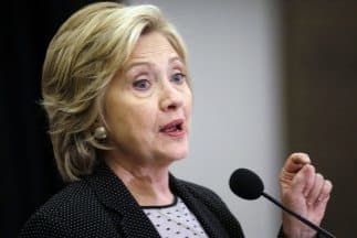 Aunque Clinton aceptó que la Academia de Artes y Ciencias Cinematográficas, organización encargada del 
<b><a href="https://www.tudn.com/nba/el-dia-que-kobe-bryant-gano-un-oscar-con-la-historia-de-su-vida?_ga=2.66598888.75142639.1580142228-100688451.1553610220" target="_blank">Oscar</a></b>, ha buscado destacar el trabajo de las directoras, señaló que todavía no ha sido suficiente.
<br>