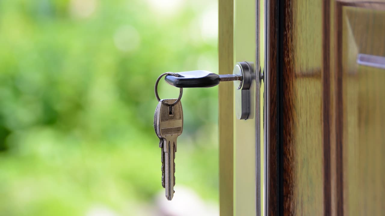 El 
<a href="https://www.car.org/marketdata/data/countysalesactivity" target="_blank">alto costo de las viviendas en el sur de California</a> puede ser desalentador, sin embargo, existen opciones para que puedas convertirte en el dueño de una casa en el estado dorado.