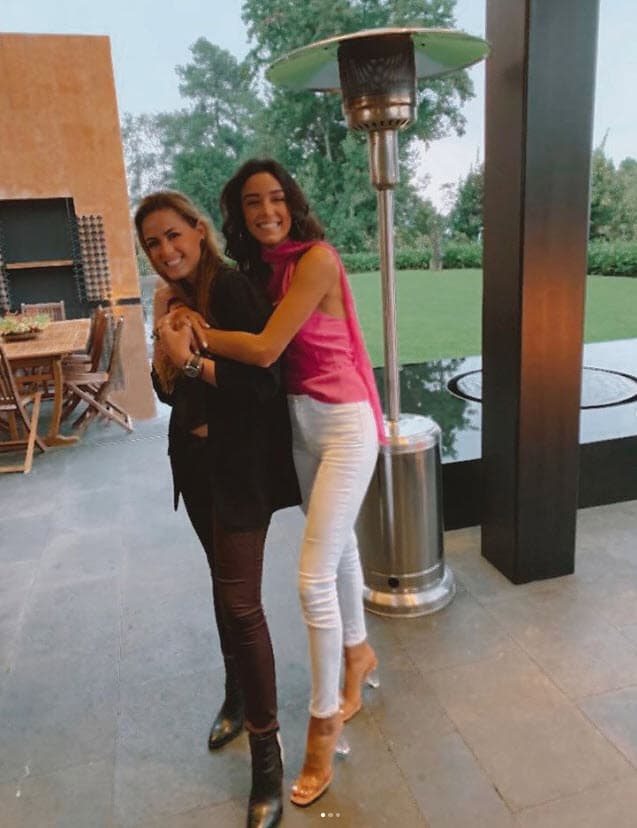 "Es solo diferencia de horario, feliz cumpleaños chiquita", escribió la joven en Instagram al lado de esta imagen.
<br>