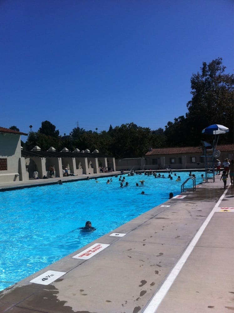 <b>GRIFFITH PARK POOL:</b>
<br>Dirección: 3401 Riverside Dr., Los Angeles, CA 90027
<br>Área de servicio: Central
<br>Teléfono: (323) 644-6878
<br>Registro: visita el portal https://www.laparks.org/aquatic/summer/griffith-park-pool
<br>
<a href="https://www.google.com/maps/search/?api=1&query=3401%20Riverside%20Dr.,%20Los%20Angeles,%20CA%2090027"><u>Cómo llegar</u></a>
<br>