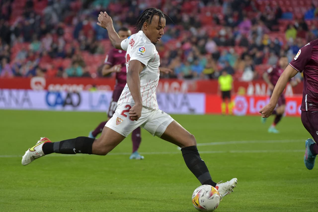 Sevilla no pasó del empate sin goles en casa ante la Real Sociedad y se rezaga en el intento de dar alcance al líder Real Madid.