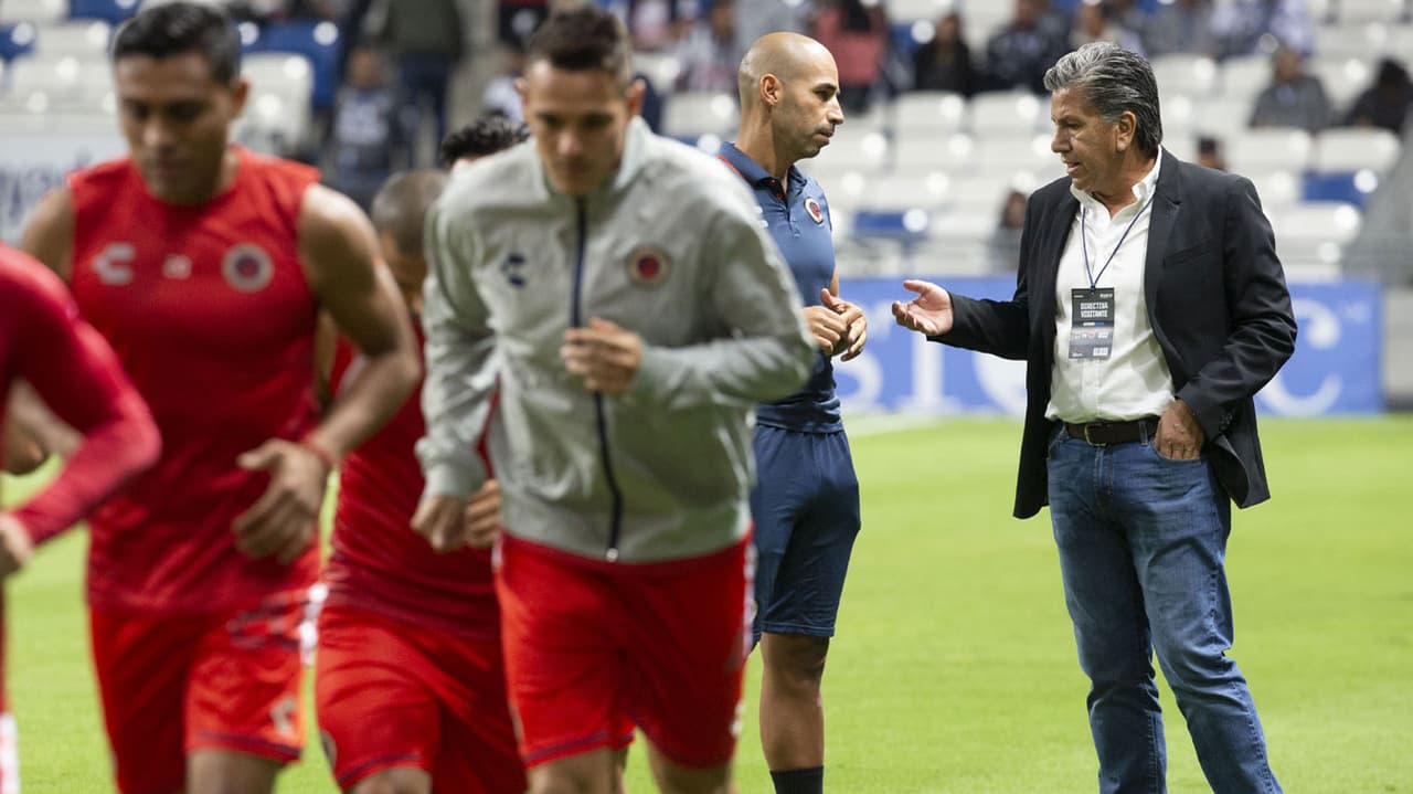 Jugadores de Veracruz entrenan en medio de la incertidumbre
