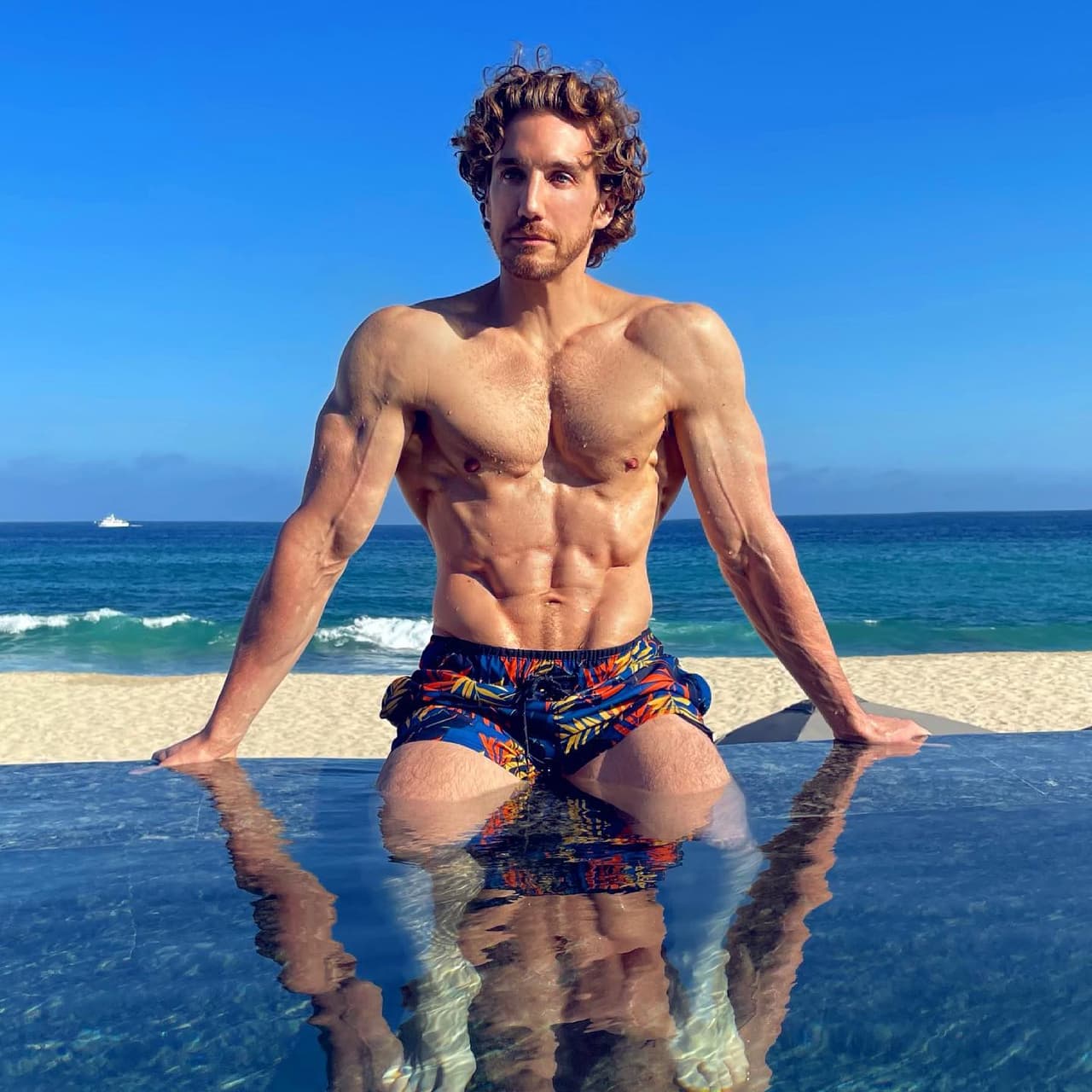 “¡Ufff, no imaginas la cantidad de veces que me ha pasado! Que si no les gusta mi voz, que si soy muy blanco, que si soy rubio, que si muy atlético”, comentó el histrión de 41 años a TVyNovelas.
<br>