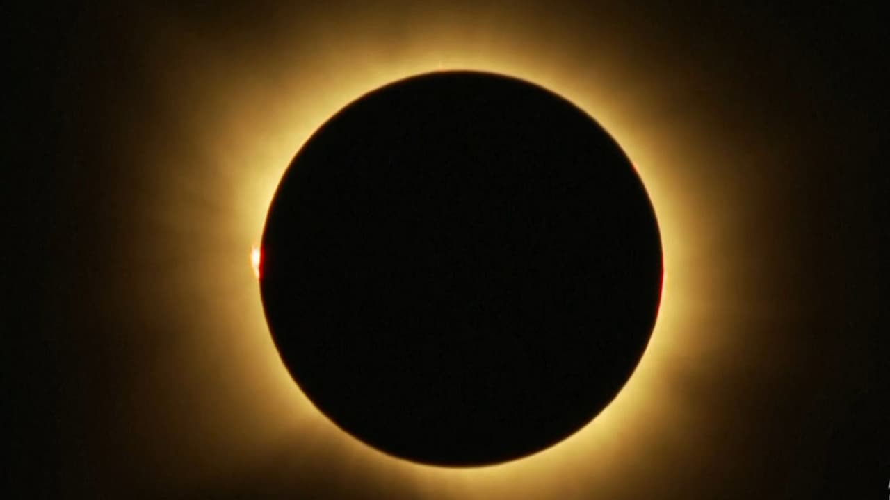 Momento exacto del eclipse total solar en León, España, hoy 12 de agosto de 2026