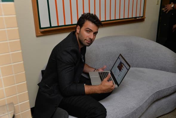 Después de darle duro a los ensayos, Jencarlos 'chateó' con sus fanáticos en la red.