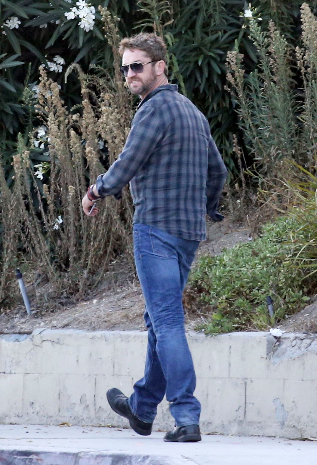 Hasta enojado se retiró.