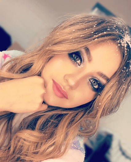 <b>Karol Sevilla </b>es Luna, una chica soñadora que vivirá un sinfín de aventuras sobre ruedas.