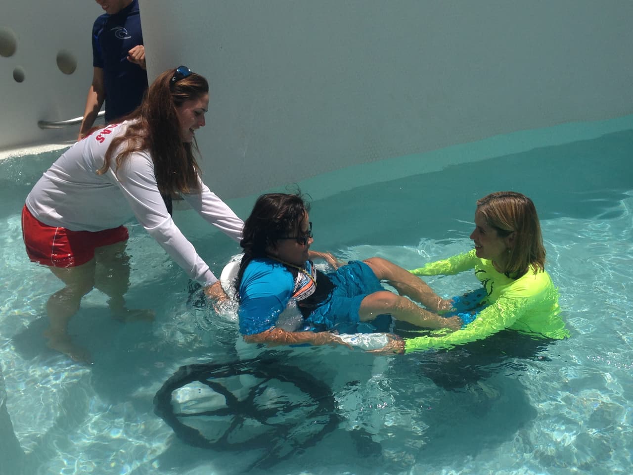 Inauguran espacio de terapia acuática en San Juan