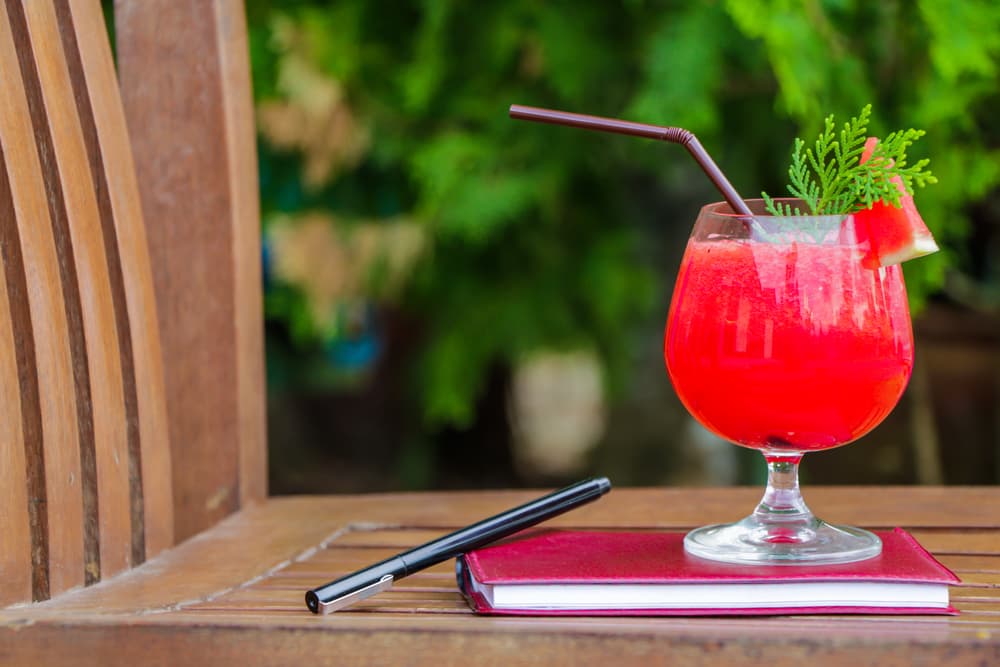 Las leyes son medidas para poder lograr las metas de salud pública y para que los clientes puedan regresar a los restaurantes y los bares. La nueva medida de Cocteles To Go será efectiva hasta el 3 enero de 2024.
<b> </b>