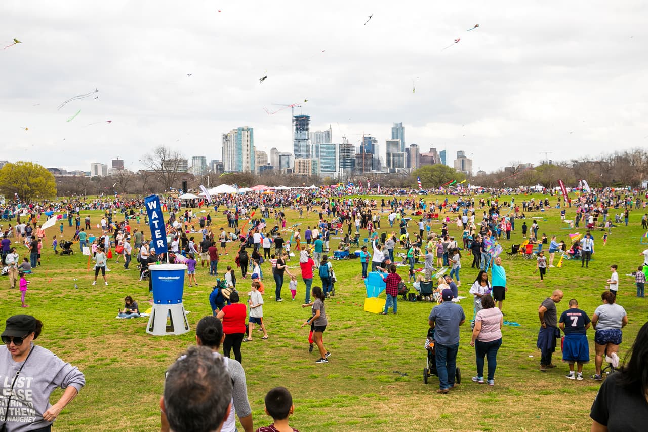 Las condiciones del tiempo estarán soleadas y despejadas para este domingo.