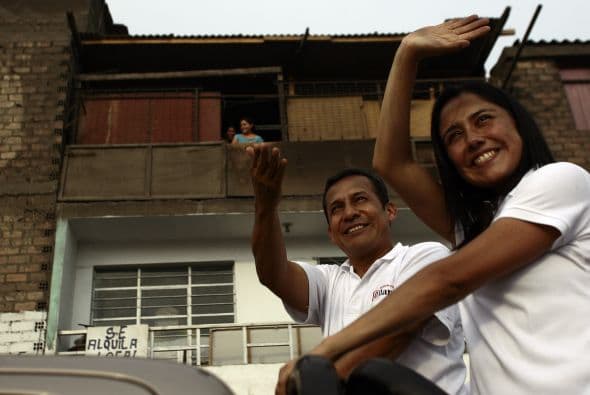 De acuerdo con la encuesta de la PUCP, en una segunda vuelta Humala ganaría a Fujimori y Kuczynski, pero perdería ante Toledo, en tanto según Datum, Humala sería derrotado por cualquiera de sus contendores.