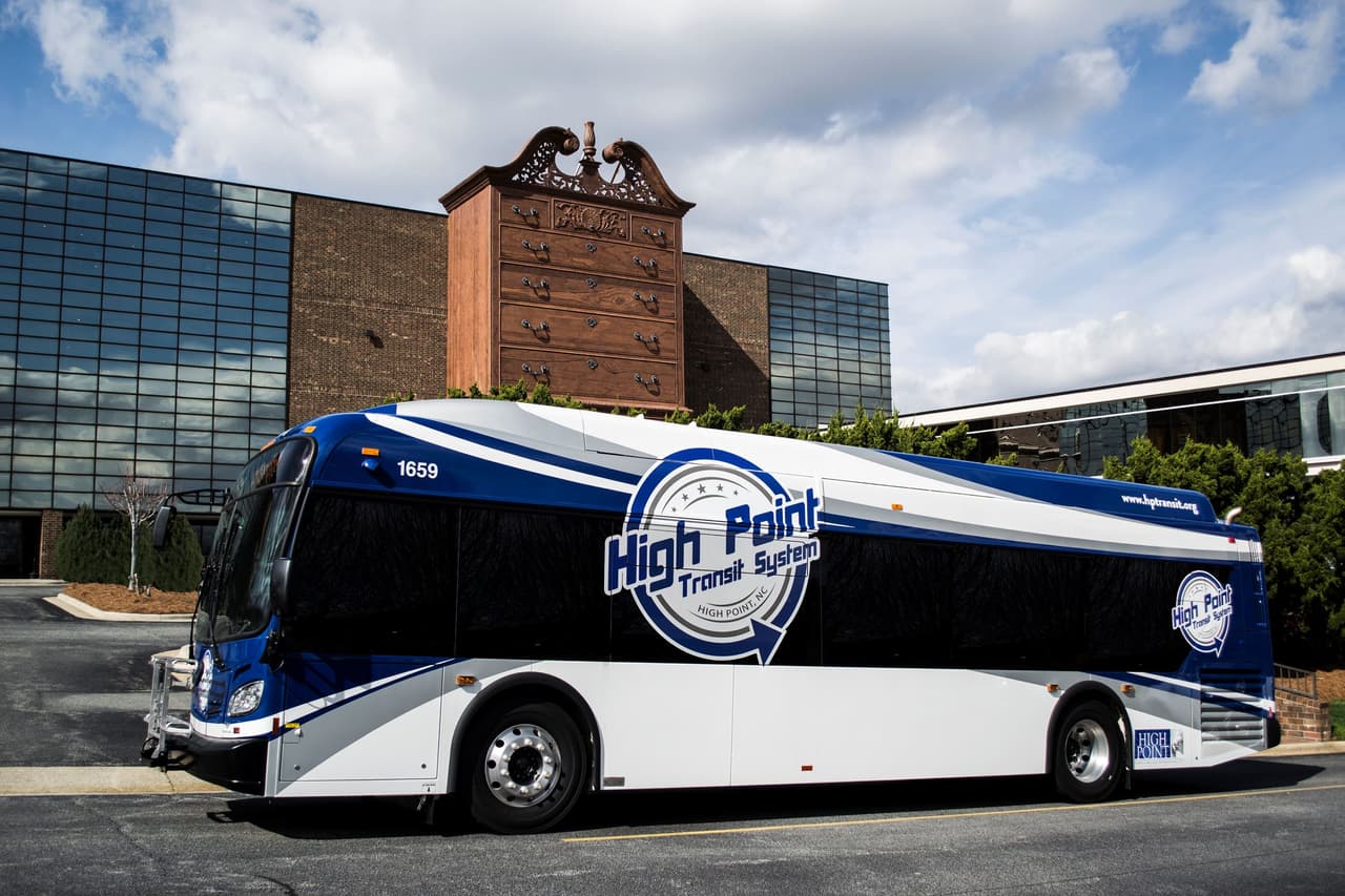 Los pasajeros de High Point Transit deberán usar cubiertas faciales.