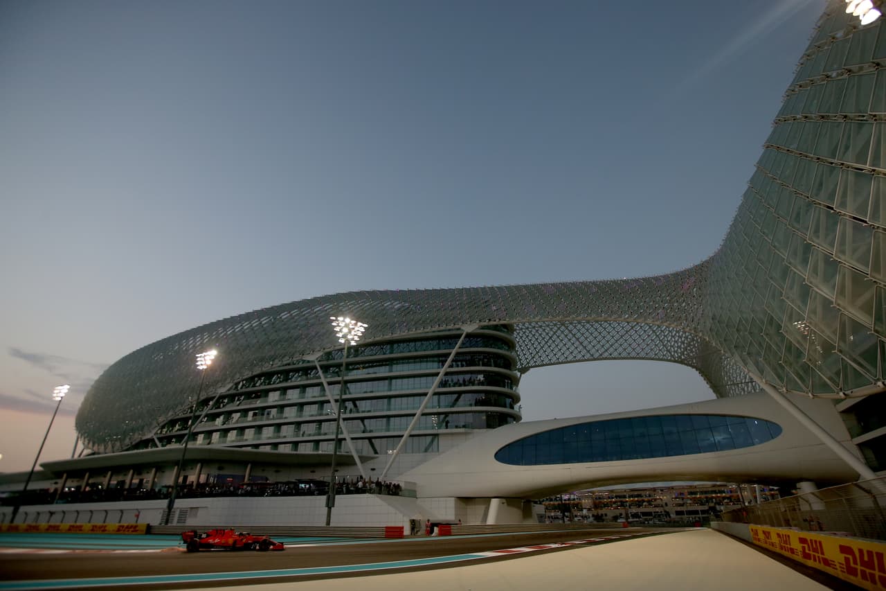 Lewis Hamilton es el primer piloto de la historia de la Formula 1 en liderar 19 Grandes Premios en una temporada. Nico Hulkenberg se retira de la Fórmula 1 y Hamilton comparte podio con Verstappen y Charles Leclerc.