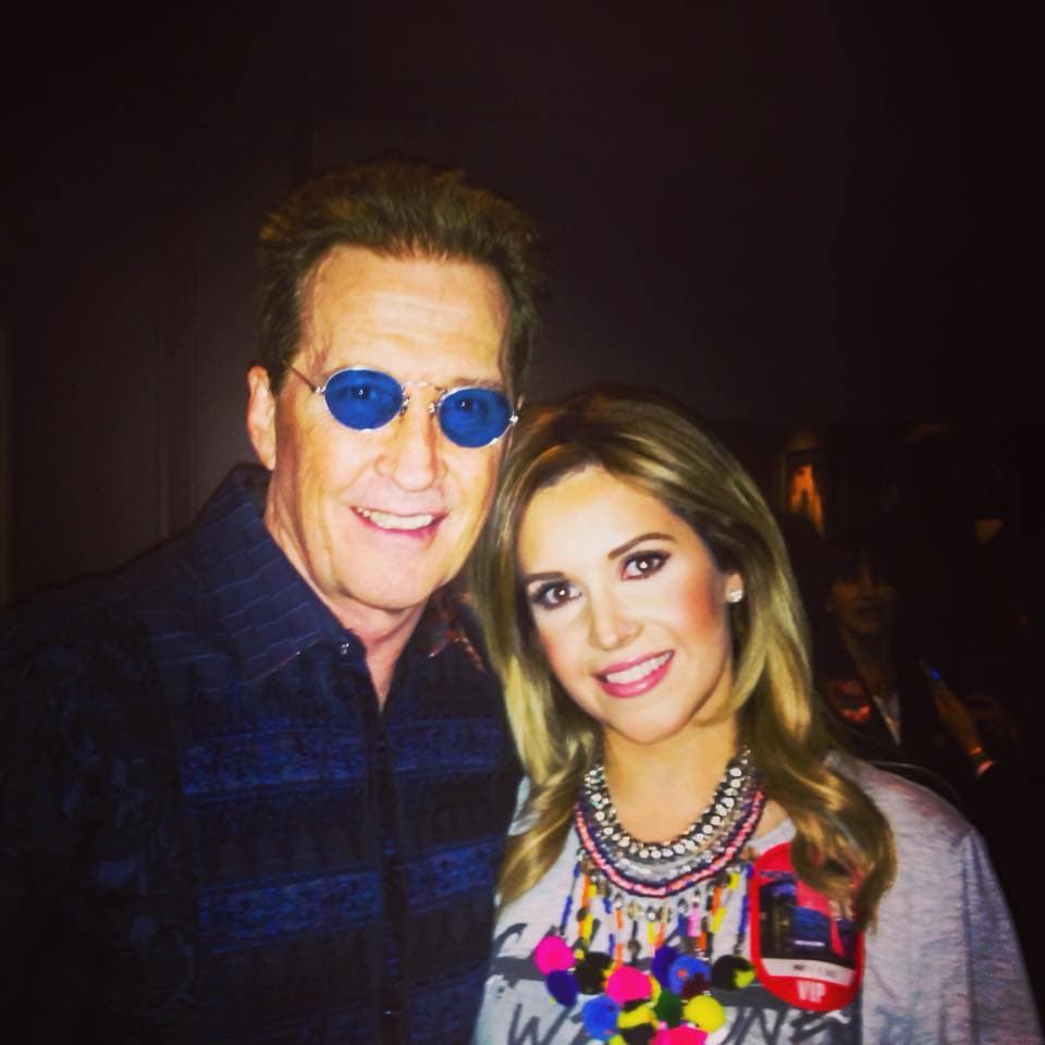 ¡Qué bella foto con 
<a href="http://www.univision.com/los-angeles/emmanuel-y-mijares-en-concierto-fotos">Emmanuel</a>!