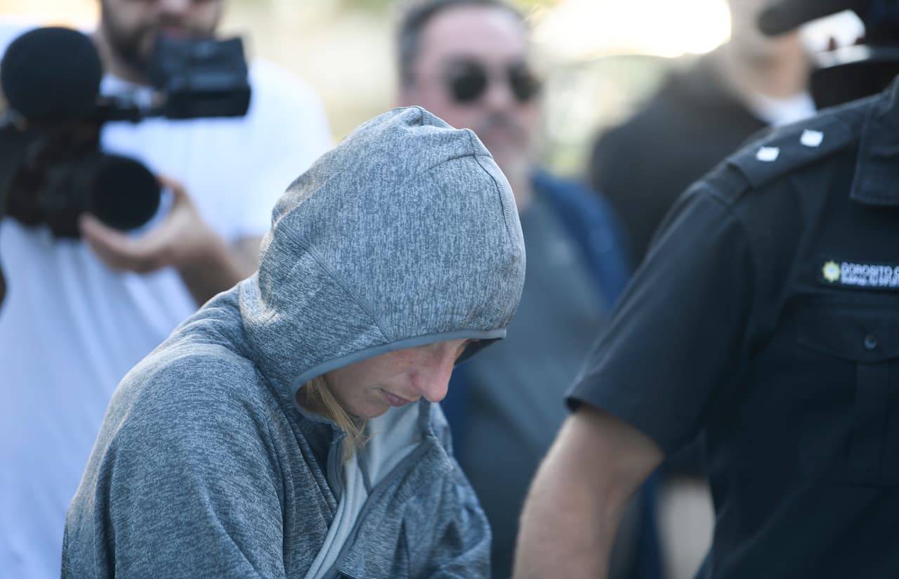 Familiares y amigos cercanos de Emiliano Sala se reunieron en San Martin de Progreso (Argentina) para darle la despedida al argentino, fallecido en un accidente aéreo. Romina Sala, hermana de Sala.