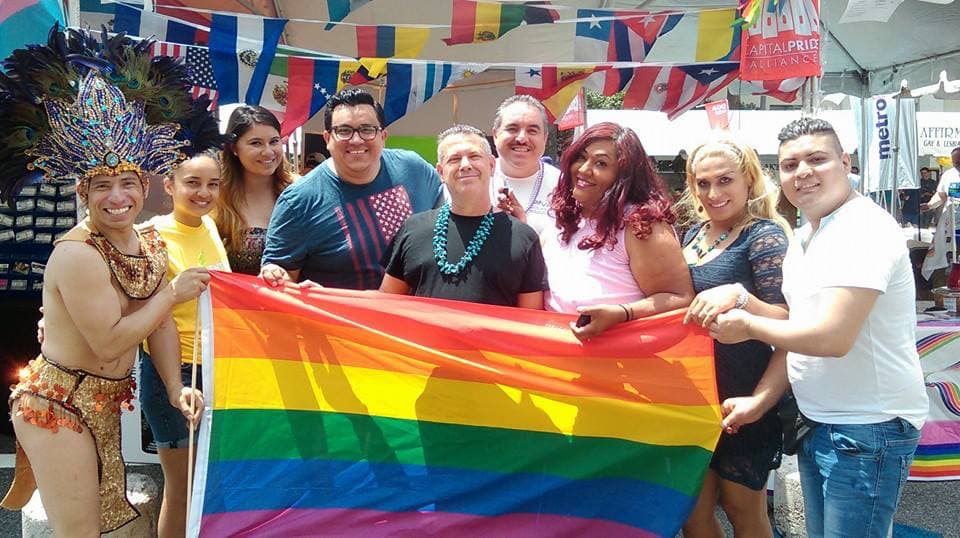 Miembros de the Latino GLBT History project (2016), una organización sin fines de lucro en 
<i> </i>Washington, DC, que busca preservar la historia de las personas latinas lesbianas, gays, bisexuales y transgéneros (LGBT) en Estados Unidos.