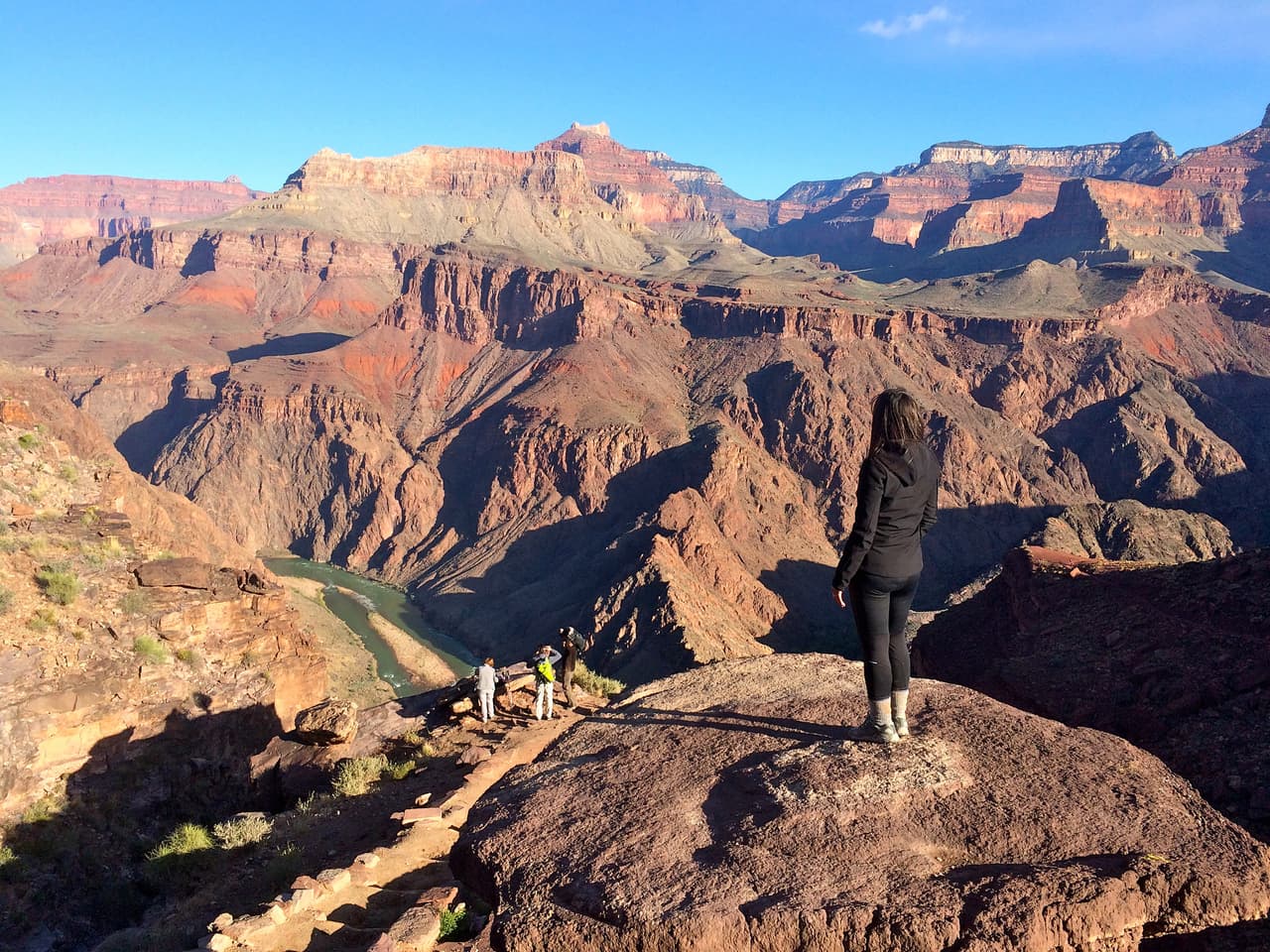 El río Colorado hace su aparición a mitad de camino. Aún falta mucho por recorrer.