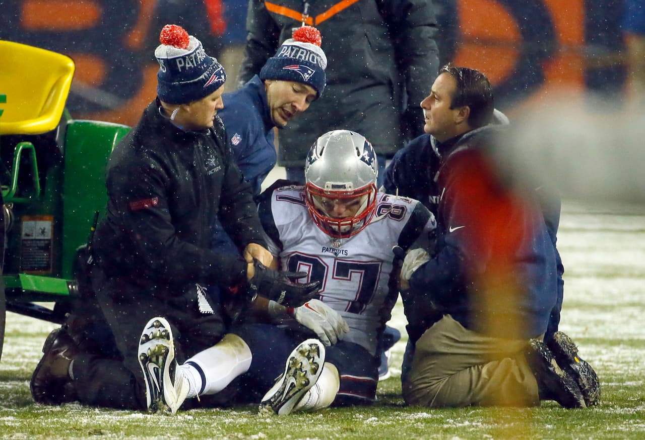 Sin embargo, las lesiones en sus rodillas y espalda impidieron que su carrera fuera aún más fructífera y duradera, siendo sin duda uno de los mejores ala cerrada de la historia de la NFL.