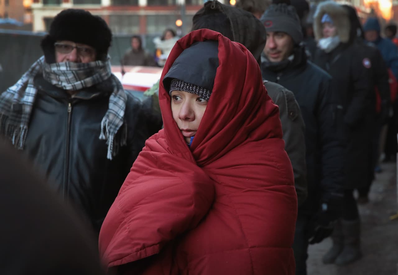 <
<enter caption here>
 > on January 7, 2017 in Chicago, Illinois.
</enter>