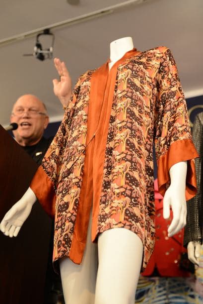 Un kimono de la cantante británica Amy Winehouse también se encontró entre las piezas a subastar, éste fue vendido por $34,375.