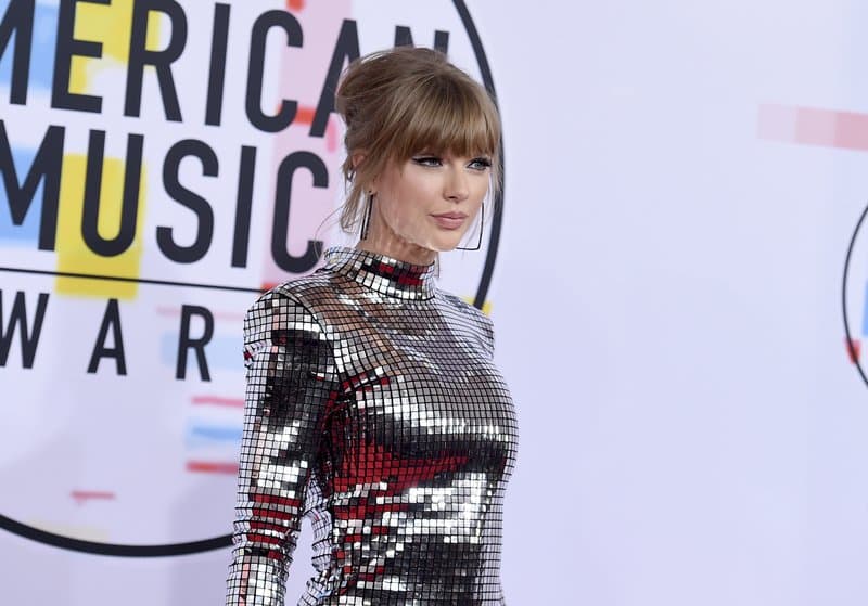 La relación entre Taylor Swift y Kanye West ha pasado por 
<b><a href="https://www.univision.com/entretenimiento/chismes/taylor-swift-contraataca-a-kanye-west-con-un-comunicado-en-instagram" target="_blank">diversas etapas y conflictos</a></b>, de los cuales la cantante platicó con la revista 
<b><a href="https://www.rollingstone.com/music/music-features/taylor-swift-rolling-stone-interview-880794/">Rolling Stone</a>.</b>