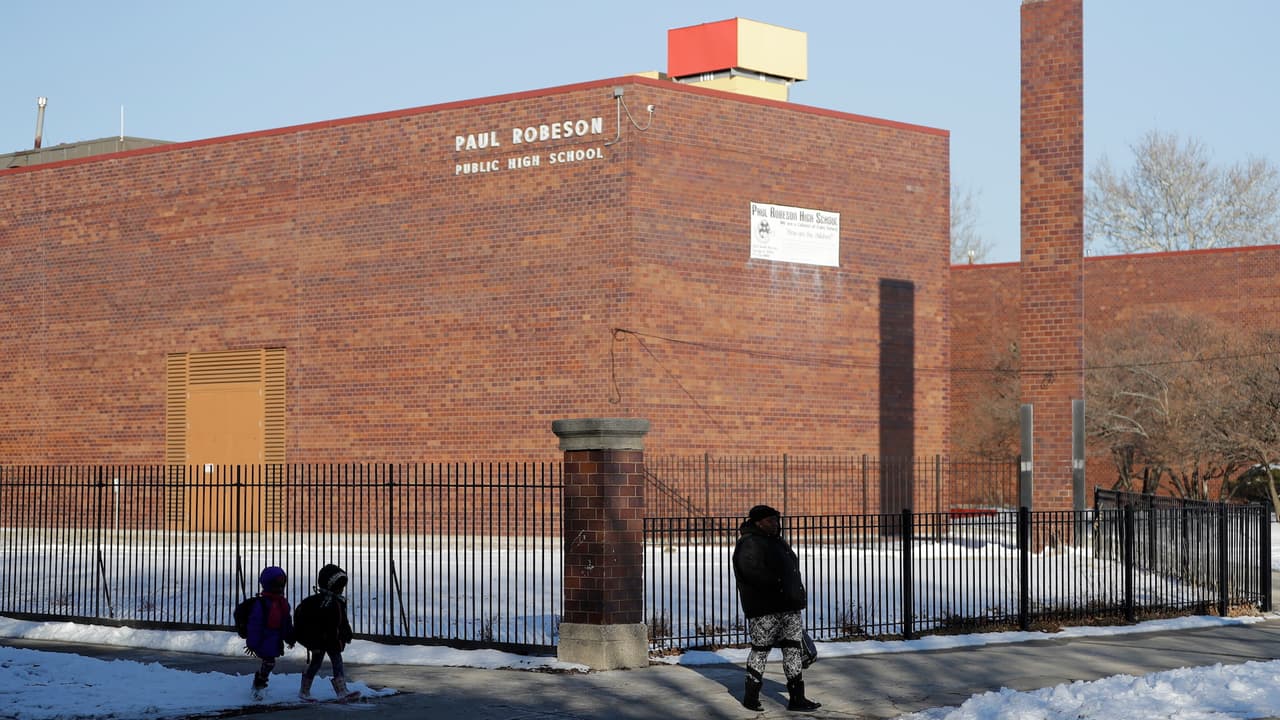 Las Escuelas Públicas de Chicago mandan encuesta de transparencia para padres de familia