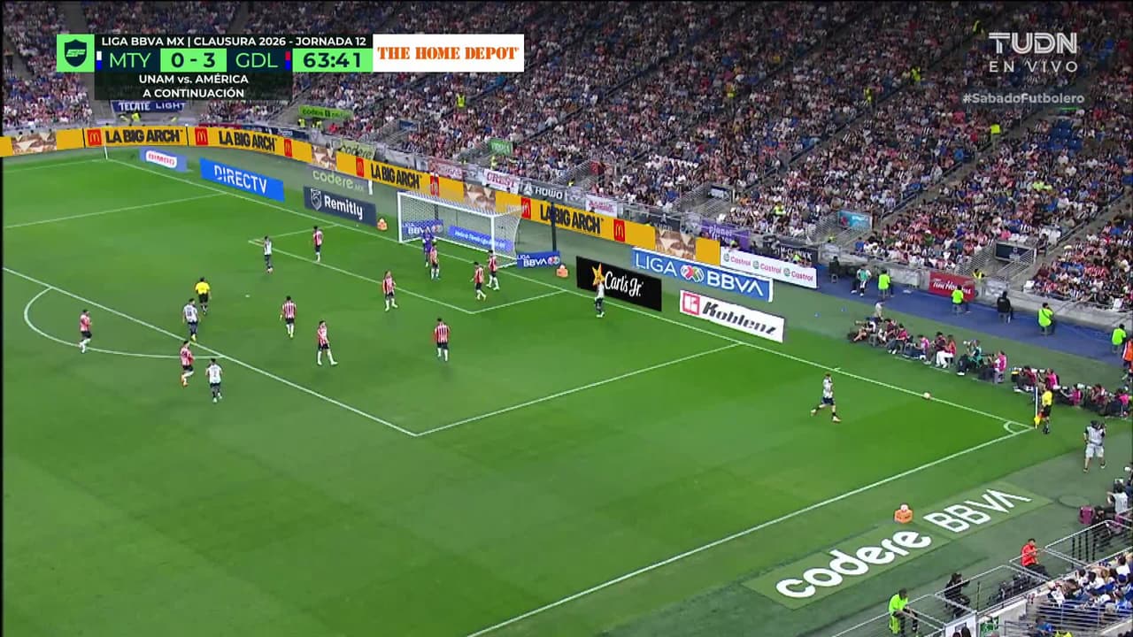 ¡TIRO ATAJADO! disparo por Uros Djurdjevic.