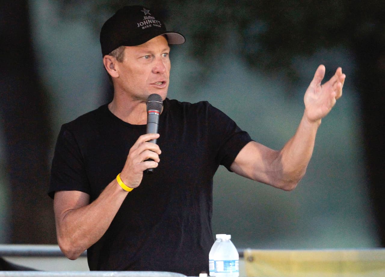 <b>Lance Armstrong</b>: se declara agnóstico e incluso responde con humor, “si Dios existiera, yo tendría ambos de mis testículos”.