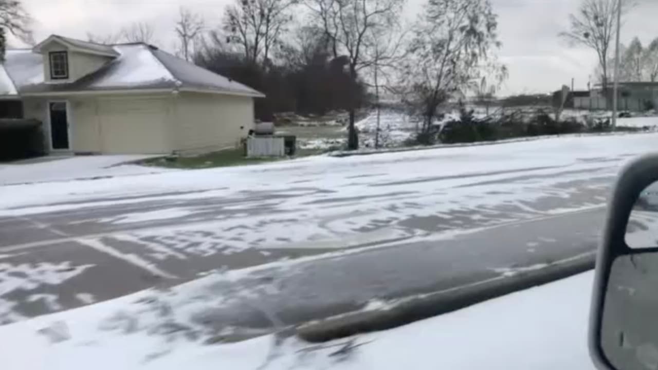 En condiciones resbaladizas, el frenar de manera repentina puede provocar la pérdida de control del vehículo.