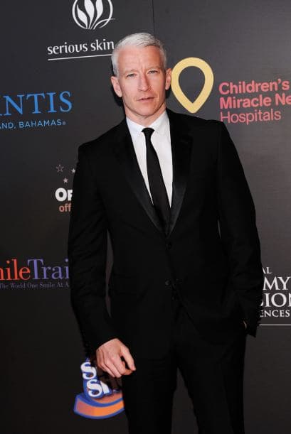 "Quisiera que mi madre, mi padre y mi hermano estuvieran vivos para conocer a Wyatt, pero pienso que pueden verlo. Me los imagino sonriendo y mirándonos", escribió Cooper en Instagram junto a varias fotos de su heredero.