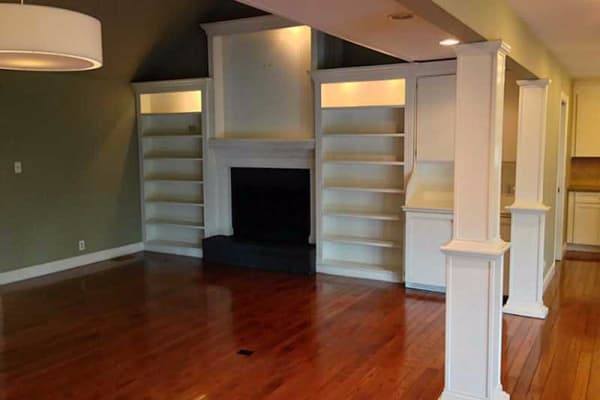 El hogar de 3,720 pies cuadrados cuenta con tres habitaciones y casi tres baños. Será vendido por un aproximado de 329 mil dólares.