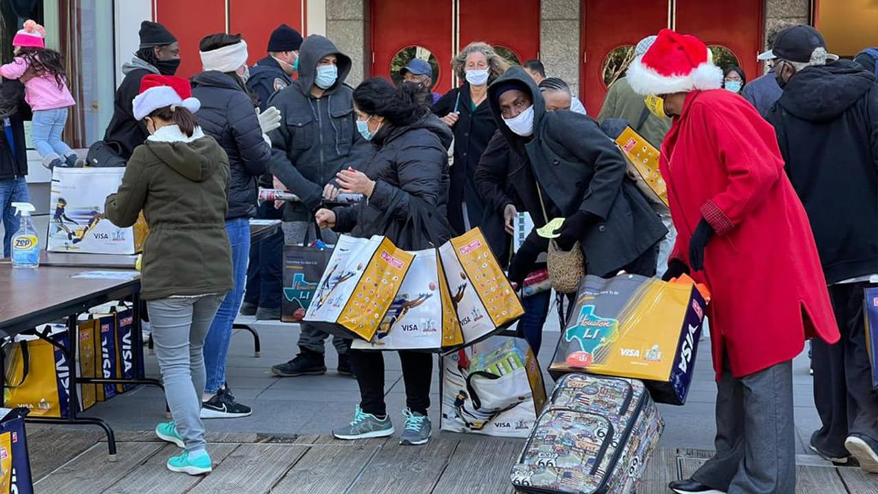 El Día de Acción de Gracias estarán de 7:30am a 12pm. Para saber las direcciones, puede hacer
<a href="https://www.facebook.com/photo/?fbid=488022580027085&set=a.455292439966766" target="_blank">click aquí</a>.