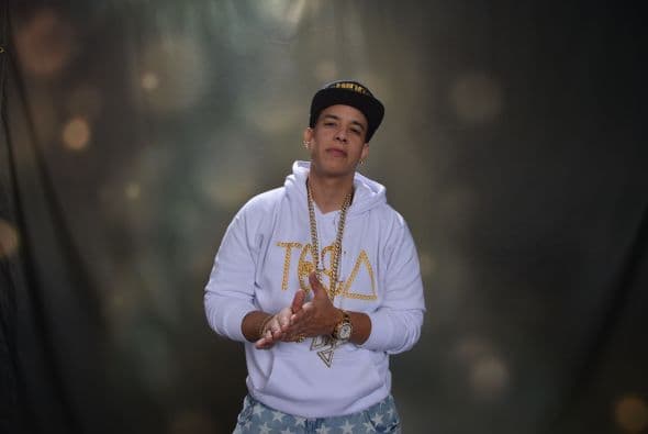 Para nuestro lente, el reggaetonero posó muy coqueto.