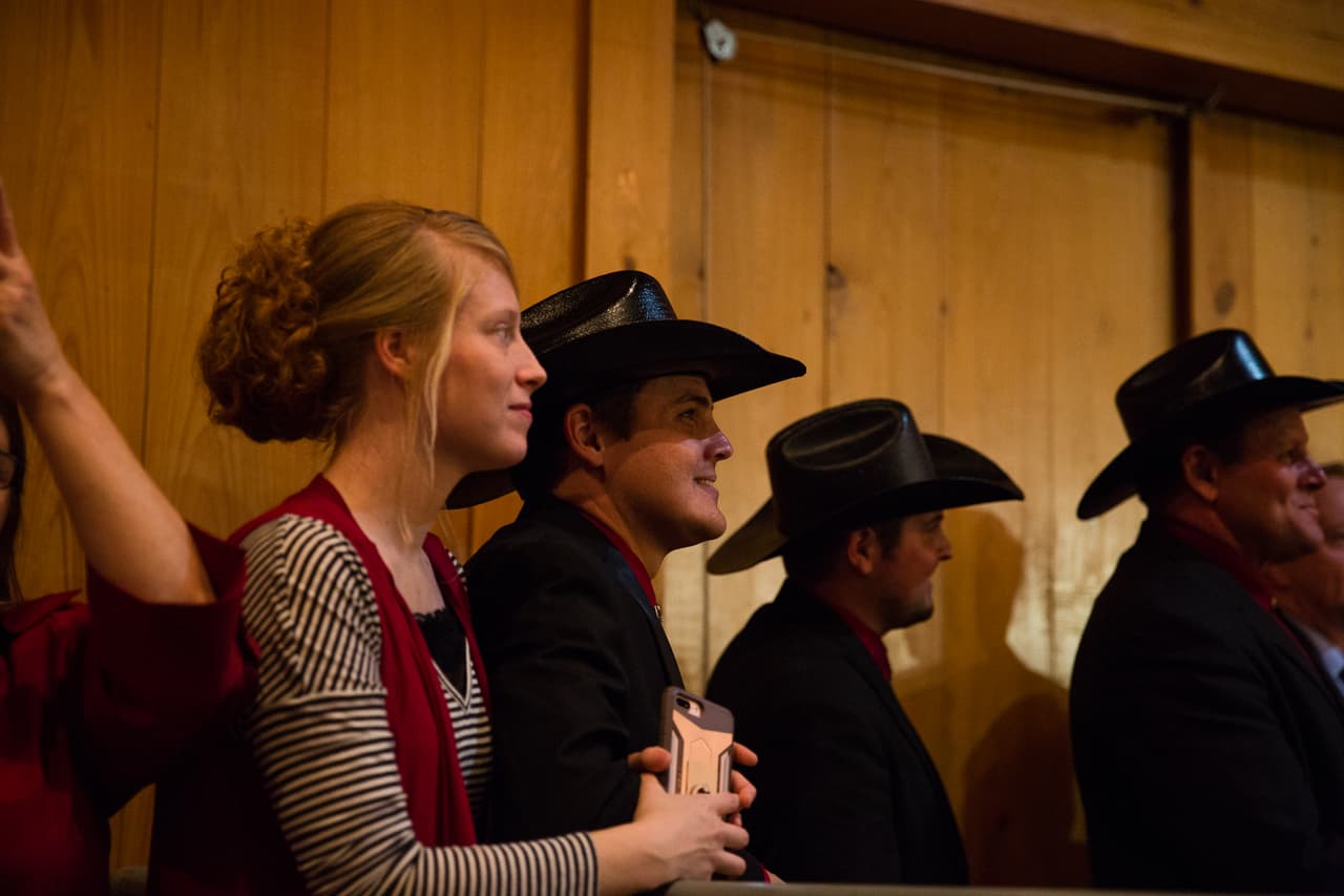 La mayoría de los simpatizantes de Roy Moore descartan o minimizan las acusaciones de varias mujeres que afirman haber sido acosadas por él cuando eran adolescentes, en los 70.