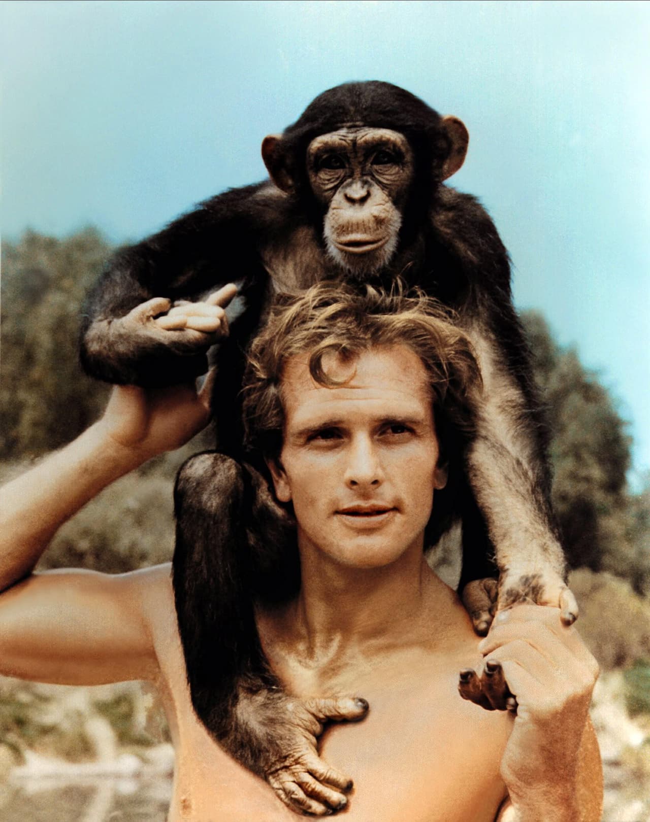 Ron Ely es muy conocido por interpretar a Tarzan en una serie de televisión que se transmitió en los años 60 y también por su rol en la película de acción de 1975 'Doc Savage: el hombre de bronce'.