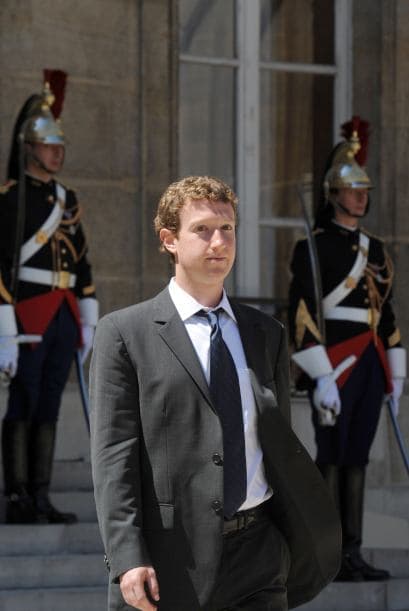 Estaba todavía en secundaria cuando Microsoft y AOL le propusieron comprarle una de sus creaciones, un programa que permitía adivinar los deseos de escuchas musicales, al estilo del sistema 'Genius' lanzado por Apple para su tienda en línea iTunes.