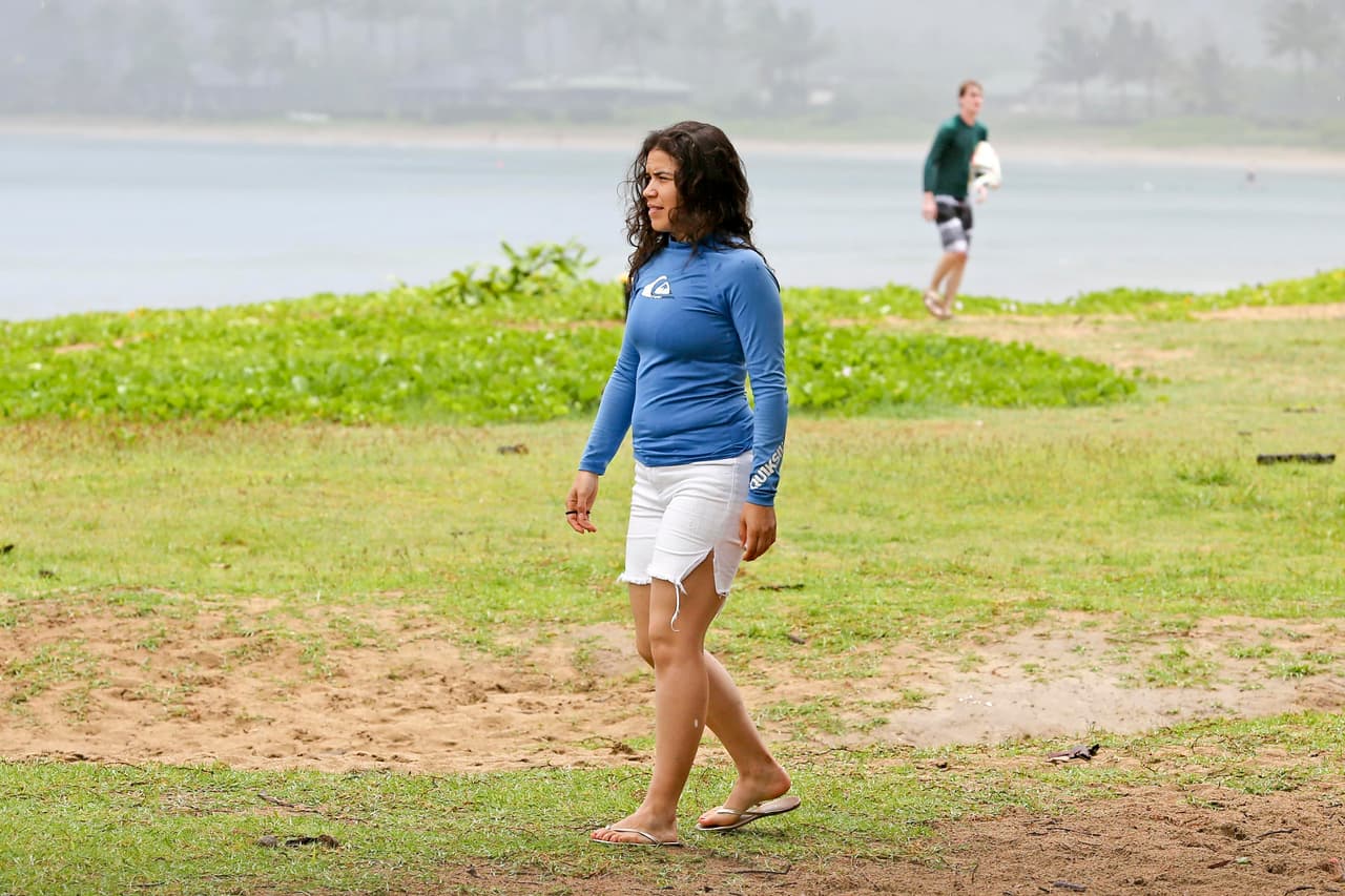 Ya más tranquila, con el cabello suelto.