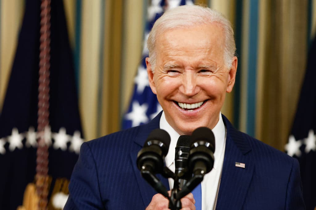 Una semana, dos buenas noticias: Biden recibe un impulso para sus dos últimos años en la Casa Blanca