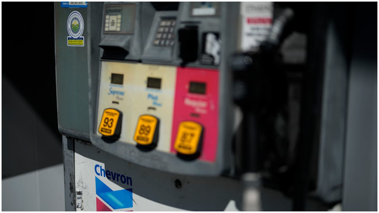 Conflicto en Irán podría afectar lo que los residentes del sur de Florida pagan por la gasolina