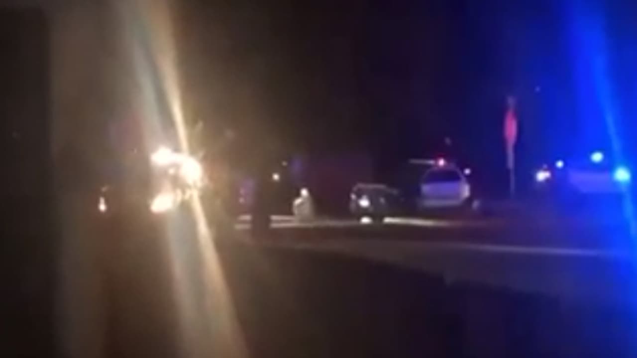 En el video grabado por testigos se aprecia a lo lejos a Nicolás Chávez de rodillas y por momentos arrastrándose antes de que morir.